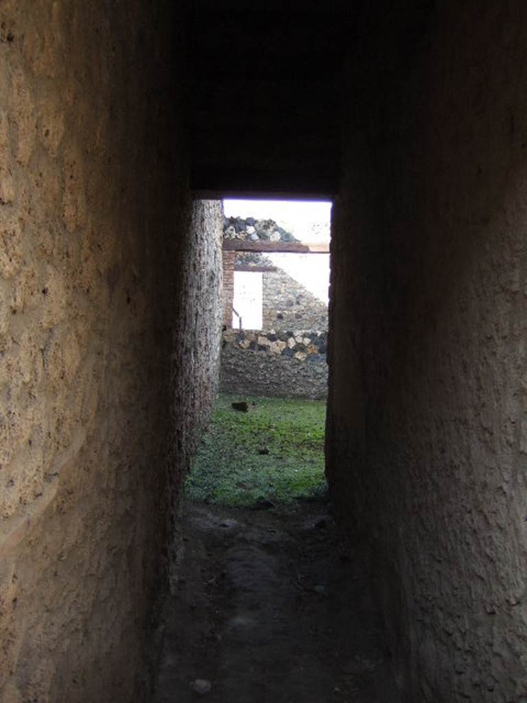 I.12.9 Pompeii. House. December 2005. Fauces looking north.