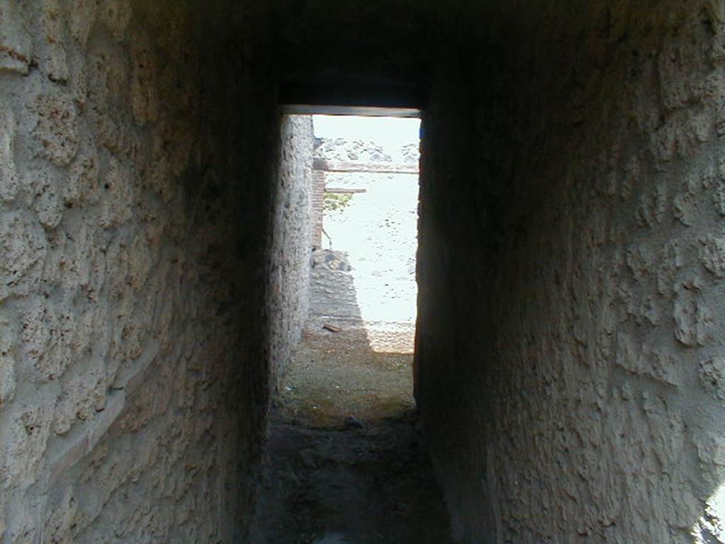 I.12.9 Pompeii. House. September 2004. Fauces looking north.