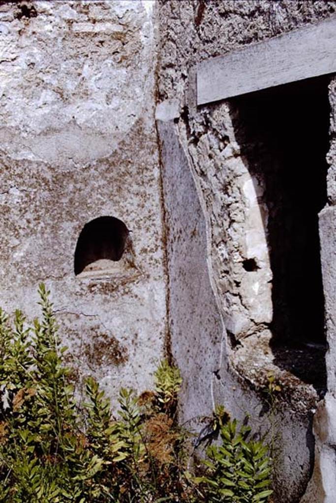 I.12.9 Pompeii. 1968. Lower niche on east wall and window on south wall. Photo by Stanley A. Jashemski.
Source: The Wilhelmina and Stanley A. Jashemski archive in the University of Maryland Library, Special Collections (See collection page) and made available under the Creative Commons Attribution-Non Commercial License v.4. See Licence and use details.
J68f1287