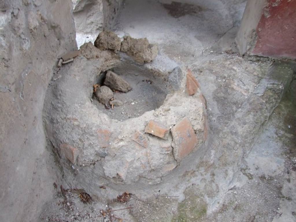 I.12.11. December 2007. Round stone feature in west side of garden area.