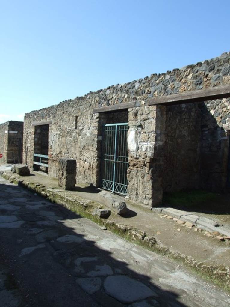 I.12.11 Pompeii. March 2009. Entrance on Via di Castricio, looking west.