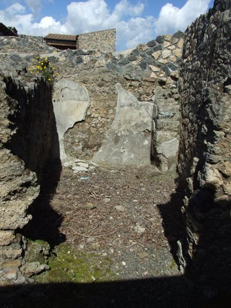I.12.15 Pompeii. March 2009. Doorway to room 6. Looking north.