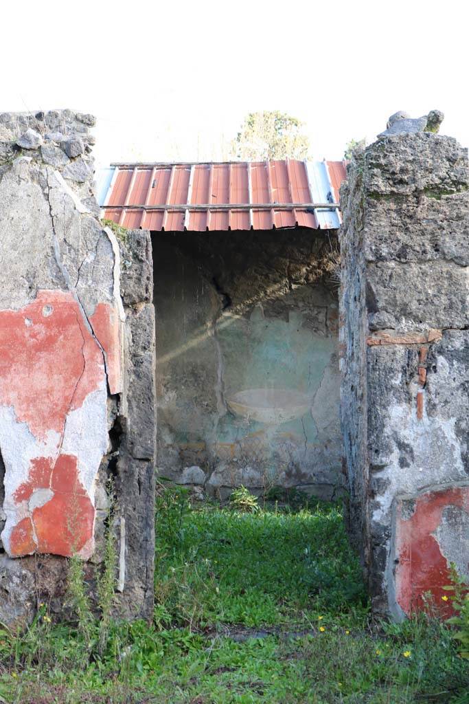 I.12.16 Pompeii. December 2018.
Looking east to doorway to room 4, corridor leading to garden area at rear. Photo courtesy of Aude Durand