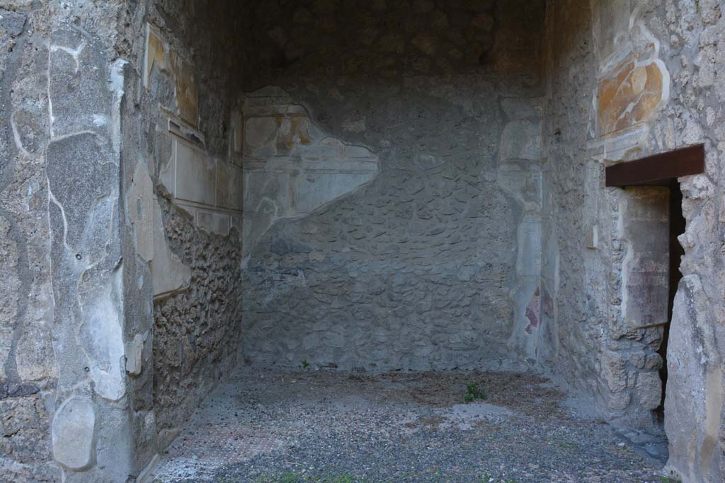 I.13.2 Pompeii. October 2019.
Looking east towards left ala of atrium, with doorway to small doorway in south wall leading to an anteroom before an oecus.
Foto Annette Haug, ERC Grant 681269 DÉCOR.