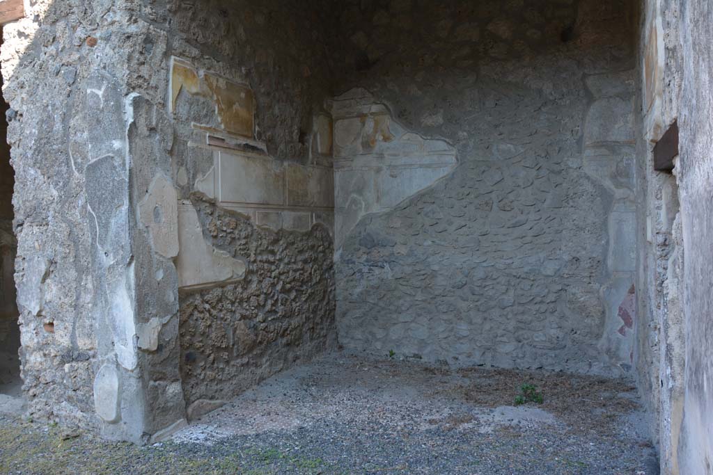 I.13.2 Pompeii. October 2019. Looking towards north wall, north-west corner and east wall of left ala.
Foto Annette Haug, ERC Grant 681269 DÉCOR.