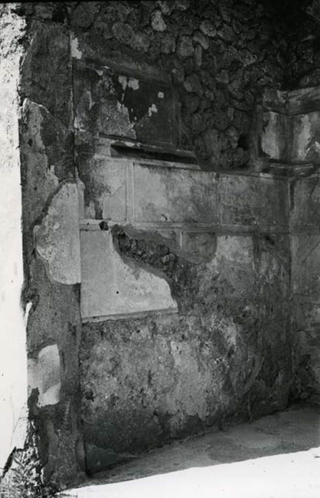I.13.2 Pompeii. 1974. Domus of Sutoria Primigenia, left ala, left N wall. Photo courtesy of Anne Laidlaw.
American Academy in Rome, Photographic Archive. Laidlaw collection _P_74_3_1.