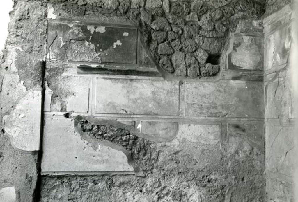 I.13.2 Pompeii. 1974. Domus of Sutoria Primigenia, left ala, N wall. Photo courtesy of Anne Laidlaw.
American Academy in Rome, Photographic Archive. Laidlaw collection _P_74_1_4.