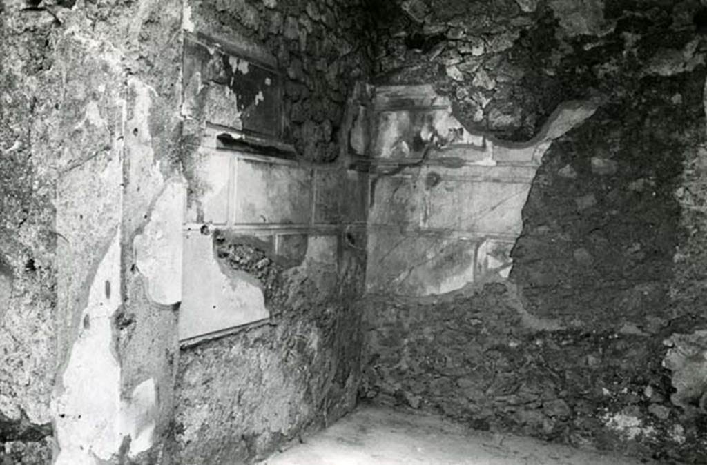 I.13.2 Pompeii. 1974. Domus of Sutoria Primigenia, left ala, NE corner. Photo courtesy of Anne Laidlaw.
American Academy in Rome, Photographic Archive. Laidlaw collection _P_74_1_14.