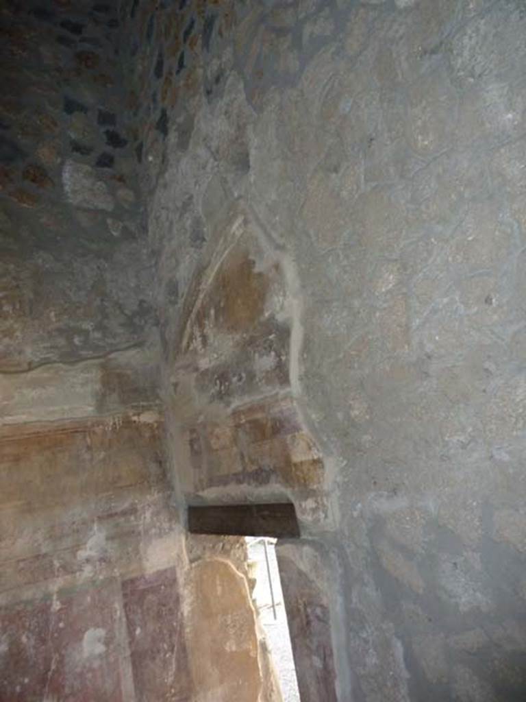 I.13.2 Pompeii, September 2015. North wall of anteroom, with small doorway to atrium. Taken through window from I.13.3.