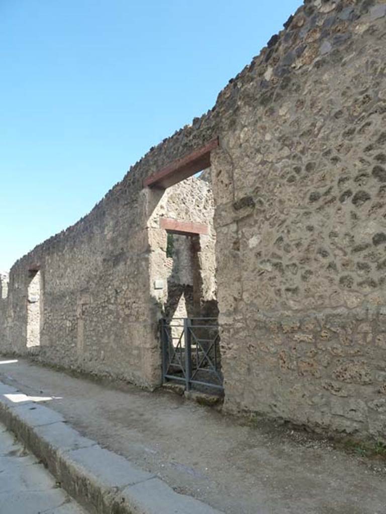 I.13.2 Pompeii, in centre. September 2015. Looking towards entrance doorway.