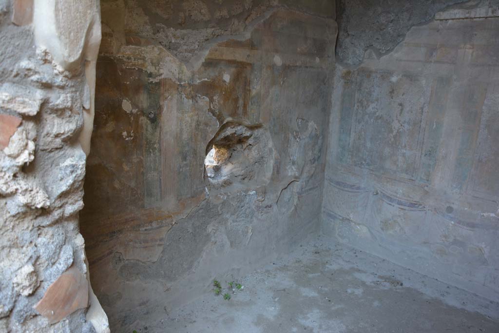 I.13.2 Pompeii. October 2019. North wall of second room on left (east) side of atrium
Foto Annette Haug, ERC Grant 681269 DÉCOR.
