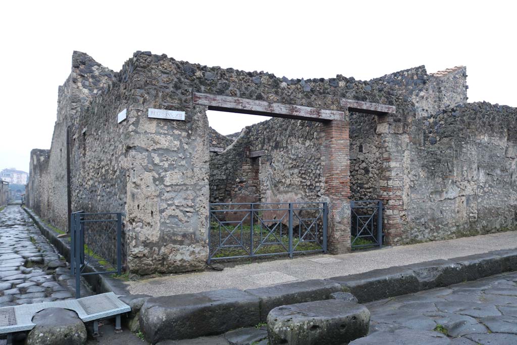 I.13.5 Pompeii, with I.13.4, centre right. December 2018,
Entrance doorways on south side of Via dell’Abbondanza, at junction with Via di Nocera. Photo courtesy of Aude Durand.