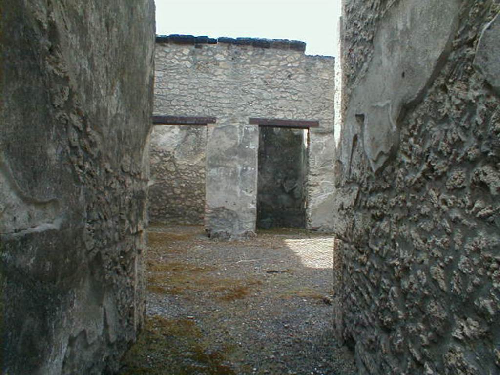 I.13.8 Pompeii. September 2004. Looking west across atrium, from ntrance.