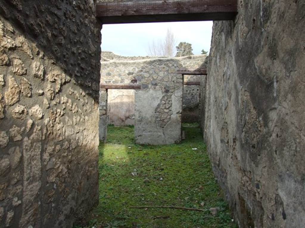 I.13.15 Pompeii. December 2007. Looking east from entrance.