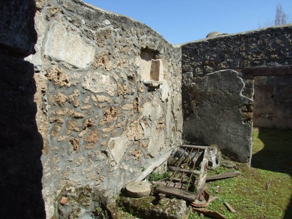 I.13.15 Pompeii. March 2009. North wall of central courtyard, with niche.