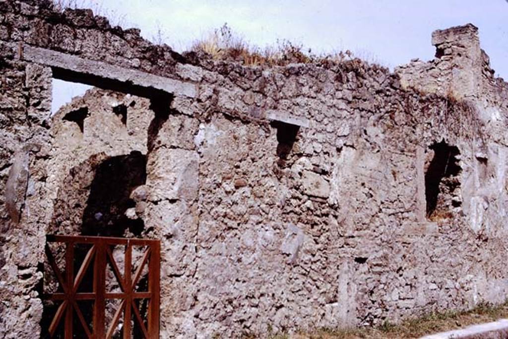 I.14.1 Pompeii. 1972. Entrance doorway on Via di Nocera. Photo by Stanley A. Jashemski.
Source: The Wilhelmina and Stanley A. Jashemski archive in the University of Maryland Library, Special Collections (See collection page) and made available under the Creative Commons Attribution-Non Commercial License v.4. See Licence and use details. J72f0394