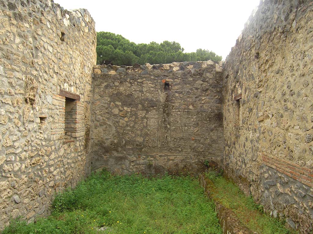 I.14.2 Pompeii. July 2008. Area G, looking towards east wall. Photo courtesy of Guilhem Chapelin.