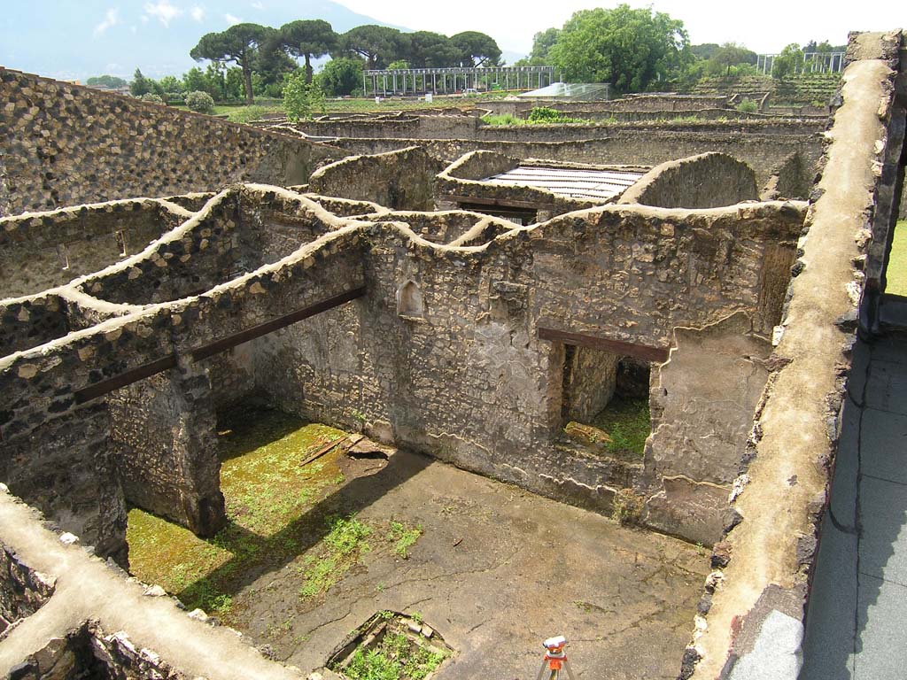 I.14.2 Pompeii. July 2008.
Looking south-west across atrium towards doorways to rooms E and F and window to Garden M.
Photo courtesy of Guilhem Chapelin.