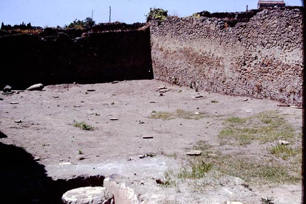I.14.2 Pompeii. 1972. Looking towards north-west corner of garden area. Photo by Stanley A. Jashemski.
Source: The Wilhelmina and Stanley A. Jashemski archive in the University of Maryland Library, Special Collections (See collection page) and made available under the Creative Commons Attribution-Non Commercial License v.4. See Licence and use details. J72f0689