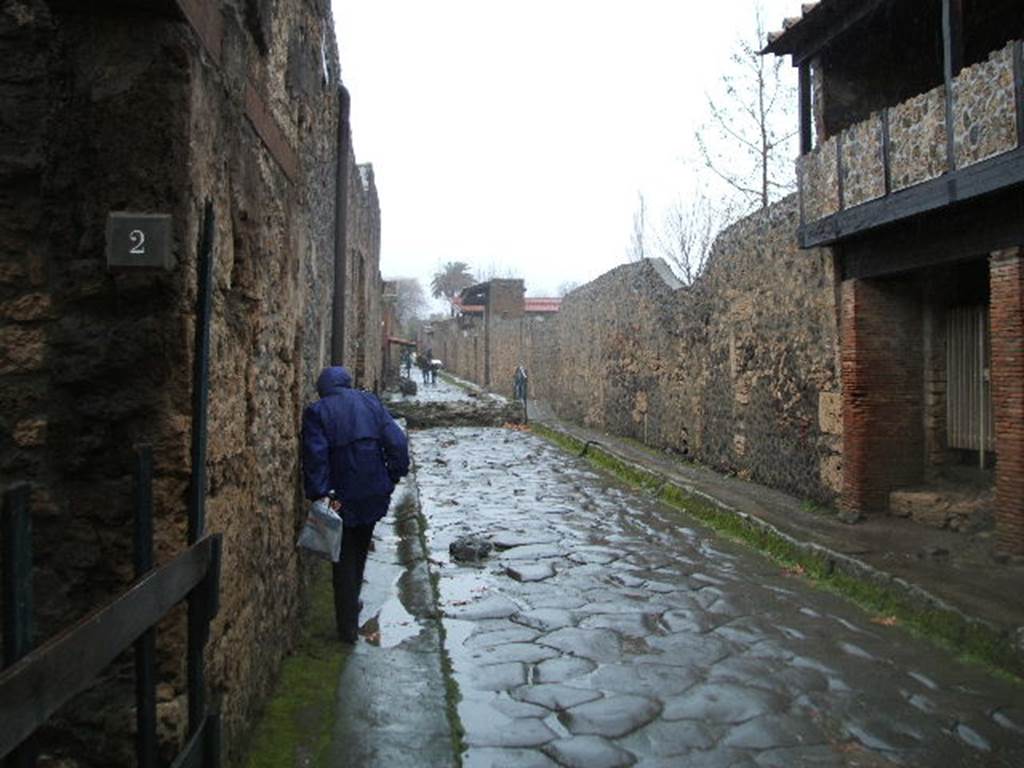 I.14.2 Pompeii. December 2004. Via di Nocera looking north. II.9
