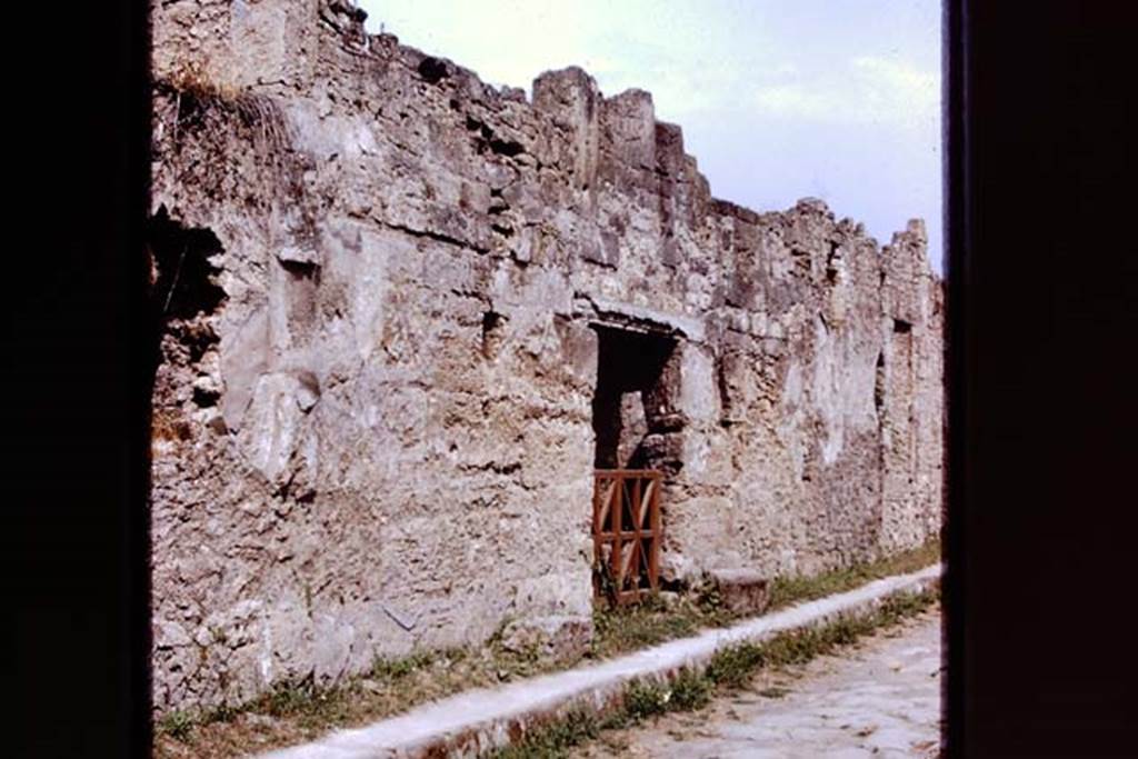 I.14.2 Pompeii. 1972. Entrance doorway on Via di Nocera. Photo by Stanley A. Jashemski.
Source: The Wilhelmina and Stanley A. Jashemski archive in the University of Maryland Library, Special Collections (See collection page) and made available under the Creative Commons Attribution-Non Commercial License v.4. See Licence and use details. J72f0395
