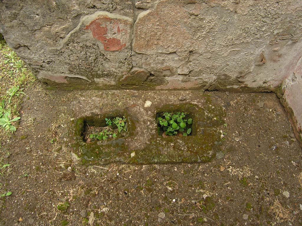 I.14.2 Pompeii. July 2008. Room C, masonry block in the floor against west wall on north side of doorway to atrium.
Photo courtesy of Guilhem Chapelin.