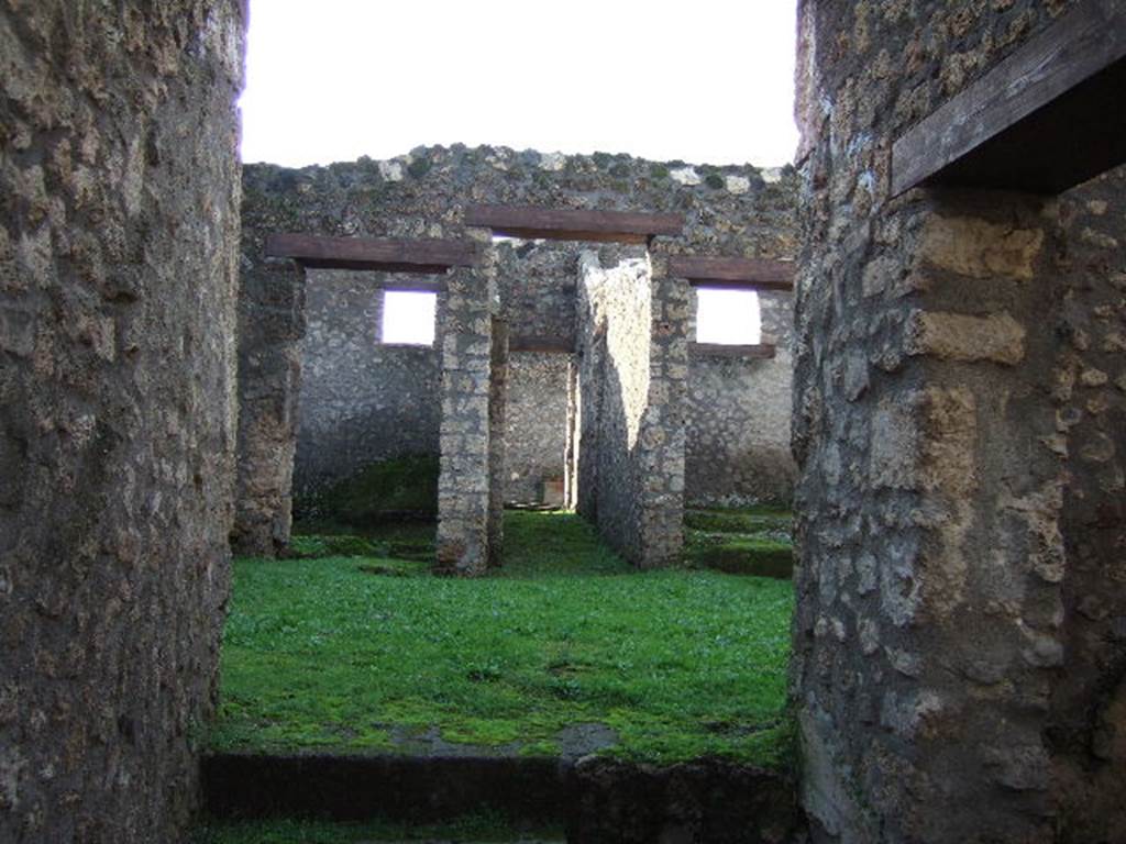 I.14.3 Pompeii. December 2004. On the left, the doorway to the oecus.