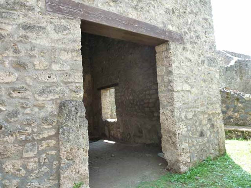 I.14.5 Pompeii. May 2010. Looking south from entrance to triclinium with window.