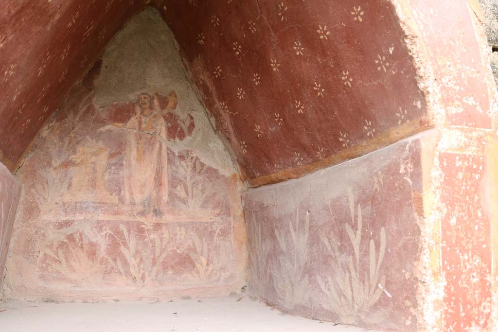 I.14.7 Pompeii. December 2018.
Painted decoration on rear and west side of lararium niche in garden area. Photo courtesy of Aude Durand