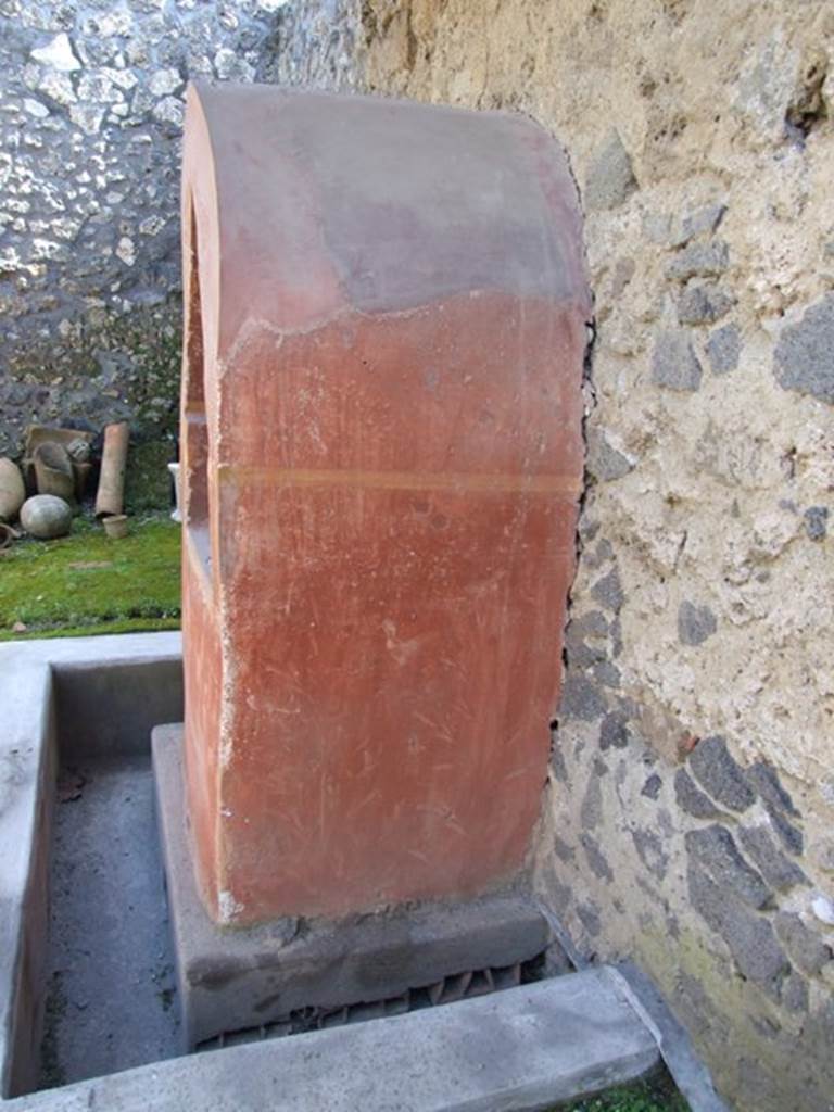 I.14.7 Pompeii. March 2009. West outer side of the Lararium, with faded painted plants.