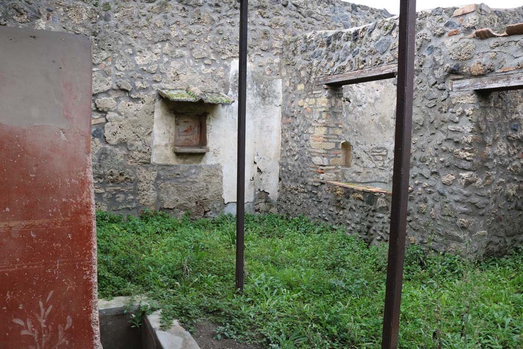 I.14.7 Pompeii. December 2018.
Looking towards north-west corner of the garden area and window to triclinium. Photo courtesy of Aude Durand.