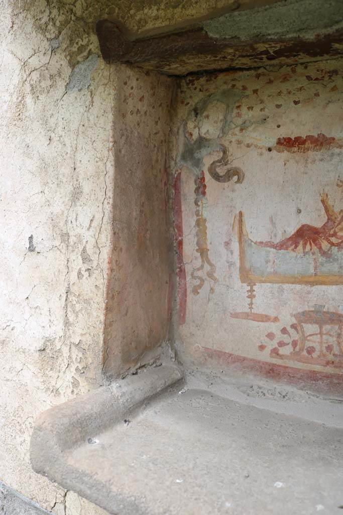 I.14.7 Pompeii. December 2018.
South end of niche lararium on west wall. Photo courtesy of Aude Durand.