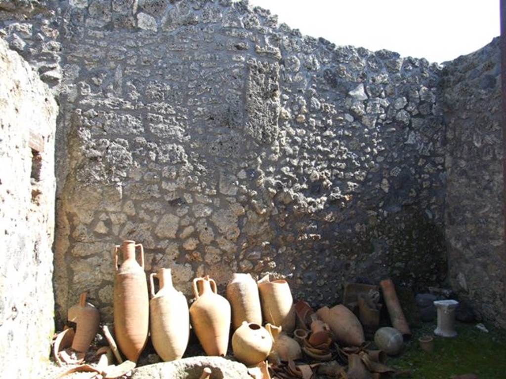 I.14.7 Pompeii. March 2009. Garden area. Amphora against east wall.