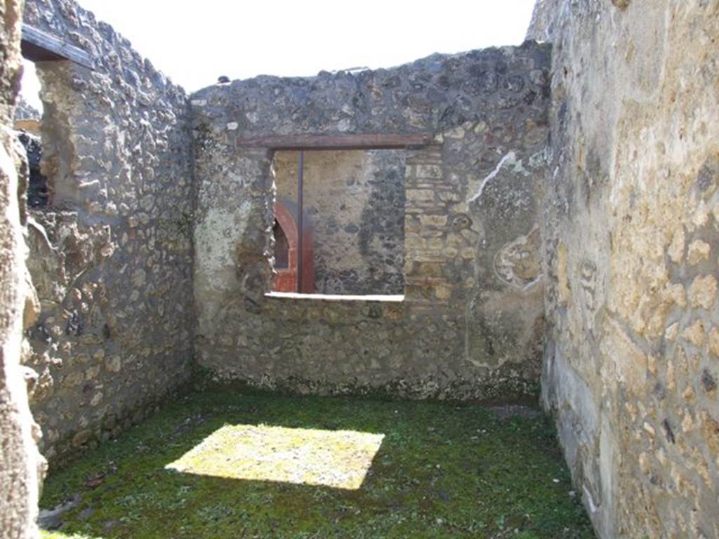 I.14.7 Pompeii. March 2009. Windowed triclinium, looking south to garden area through window.