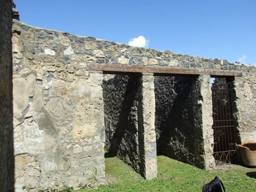 I.14.7 Pompeii. March 2009. North wall of atrium, with doorway to cubiculum on left (west) side of doorway to entrance fauces, and doorway to shop at I.14.6.