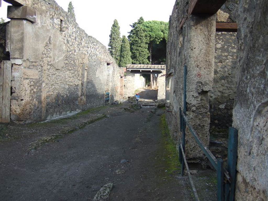 I.13 Via di Castricio looking east I.14.8