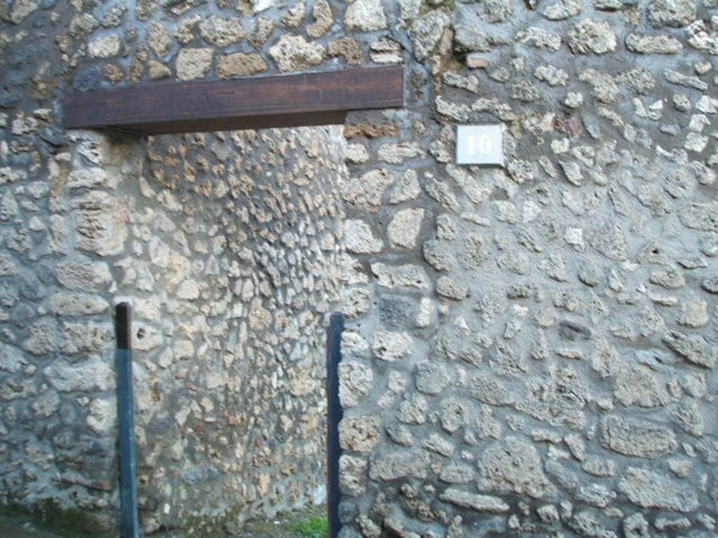 I.14.10 Pompeii. December 2004. Entrance.