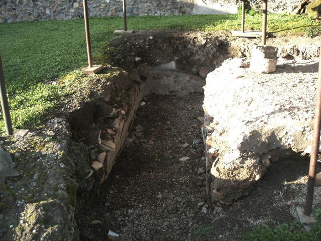 I.14.10 Pompeii. December 2004. Garden Triclinium.