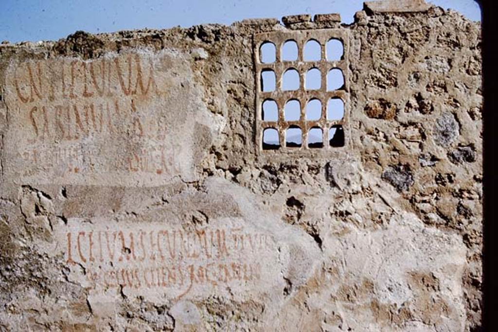 I.14.11 Pompeii. 1964. Painted inscriptions to the left and below the window. Photo by Stanley A. Jashemski.
Source: The Wilhelmina and Stanley A. Jashemski archive in the University of Maryland Library, Special Collections (See collection page) and made available under the Creative Commons Attribution-Non Commercial License v.4. See Licence and use details.
J64f1514