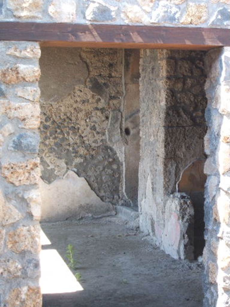 I.14.12, Pompeii. May 2005.
Room 32, looking towards two doorways, to rooms 13, on right, and room 34, in centre of photo. taken from I.14.13