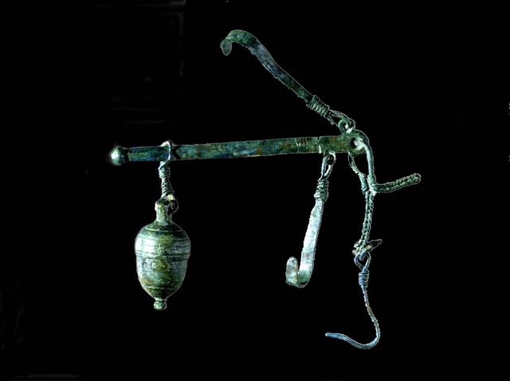 I.14.12 Pompeii. Bronze balance. SAP 43368. Photographed at “A Day in Pompeii” exhibition at Melbourne Museum. September 2009.