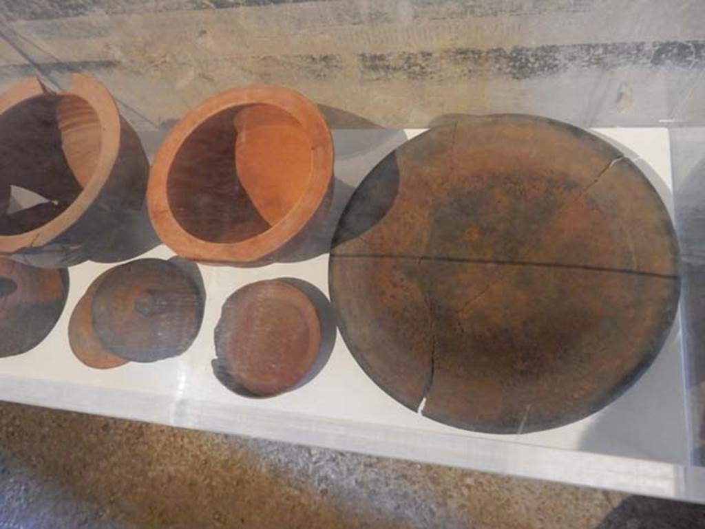 I.14.12, Pompeii. May 2018. Room 13, items on display. Photo courtesy of Buzz Ferebee