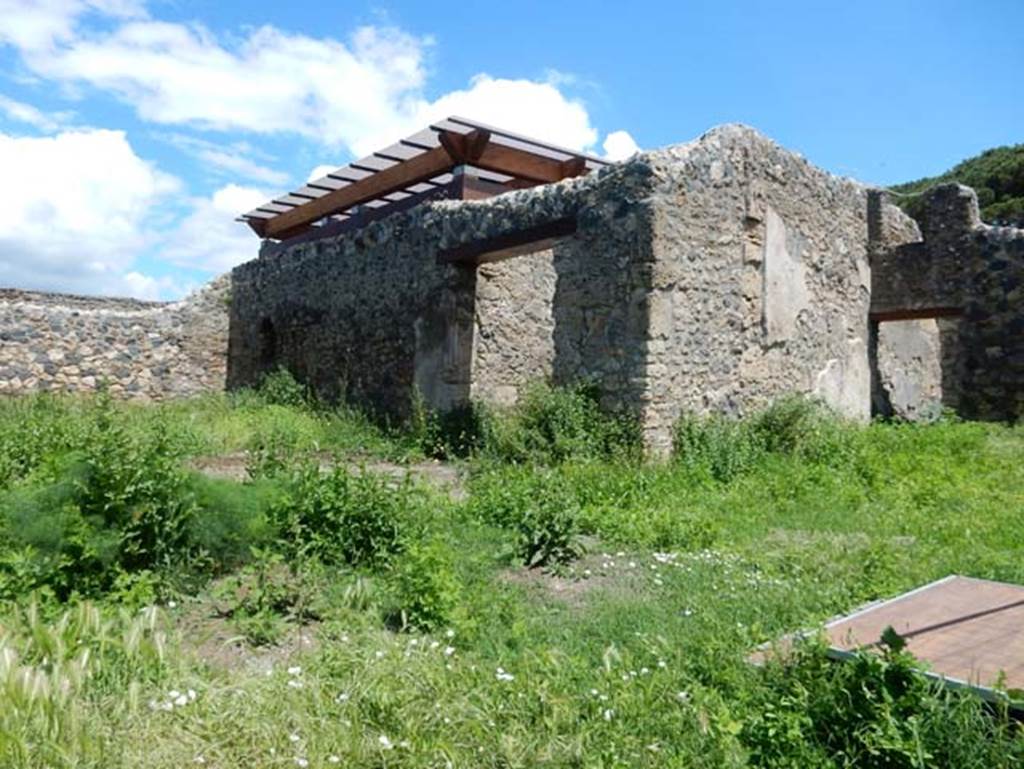 I.14.12, Pompeii. May 2018. Looking north-east from peristyle garden area, towards doorways belonging to I.14.1, and garden area linked to I.14.12. Photo courtesy of Buzz Ferebee