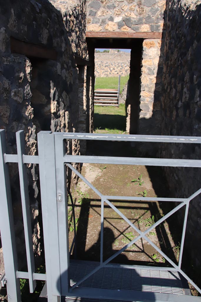 I.14.12 Pompeii. October 2022.
Looking north through entrance doorway. Photo courtesy of Klaus Heese.