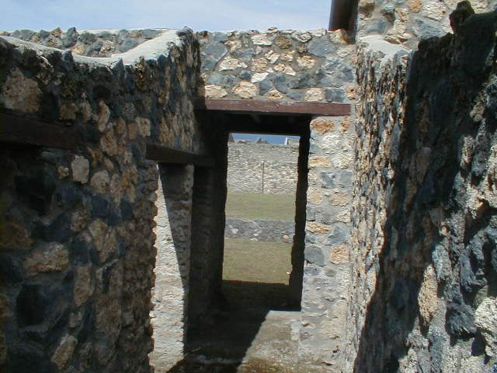 I.14.12 Pompeii. September 2004. Looking north from fauces to garden area.