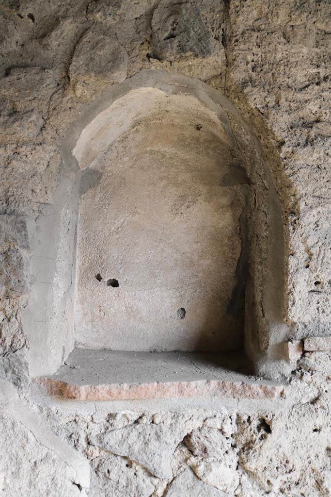 I.14.15 Pompeii. December 2018.
Detail of niche in east wall of bar area. Photo courtesy of Aude Durand.
