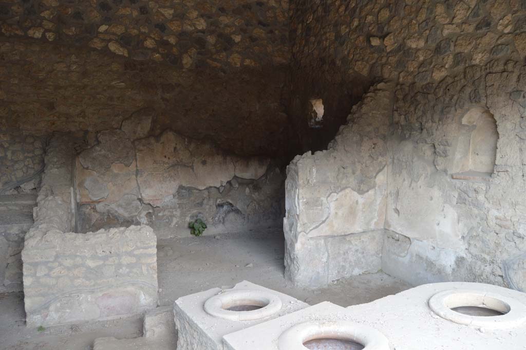 I.14.15 Pompeii. October 2017. Looking north across top of counter to rear room.
Foto Taylor Lauritsen, ERC Grant 681269 DÉCOR.