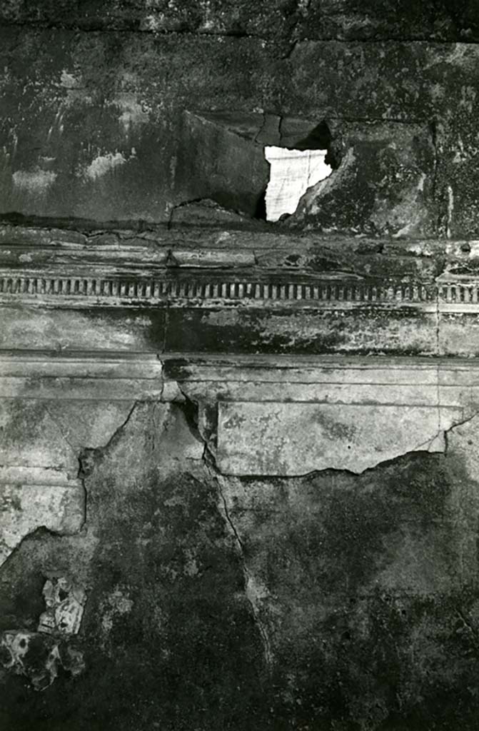 I.15.1 Pompeii. 1972.
House, room right of fauces, W wall. Photo courtesy of Anne Laidlaw.
American Academy in Rome, Photographic Archive. Laidlaw collection _P_72_18_11.