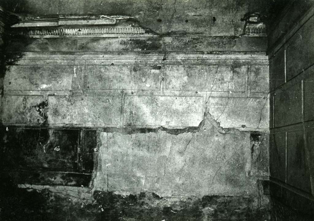I.15.1 Pompeii. 1966. House, room right W of fauces, N wall. Photo courtesy of Anne Laidlaw.
American Academy in Rome, Photographic Archive. Laidlaw collection _P_66_3_32.