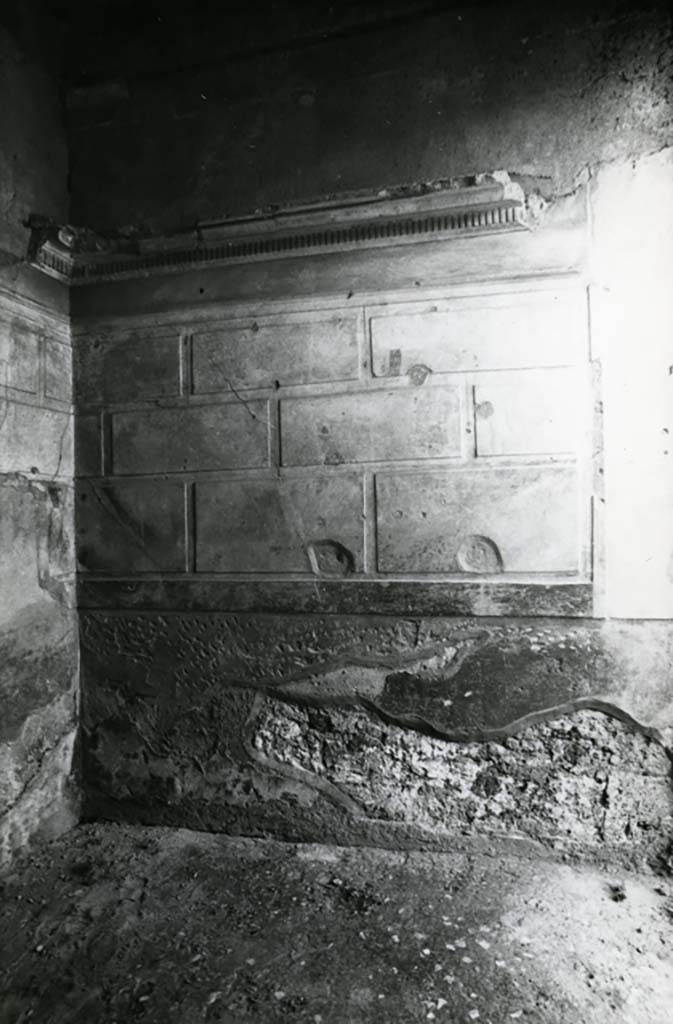 I.15.1 Pompeii. 1980.
House, cubiculum right W of fauces, right E wall. Photo courtesy of Anne Laidlaw.
American Academy in Rome, Photographic Archive. Laidlaw collection _P_80_3_7.